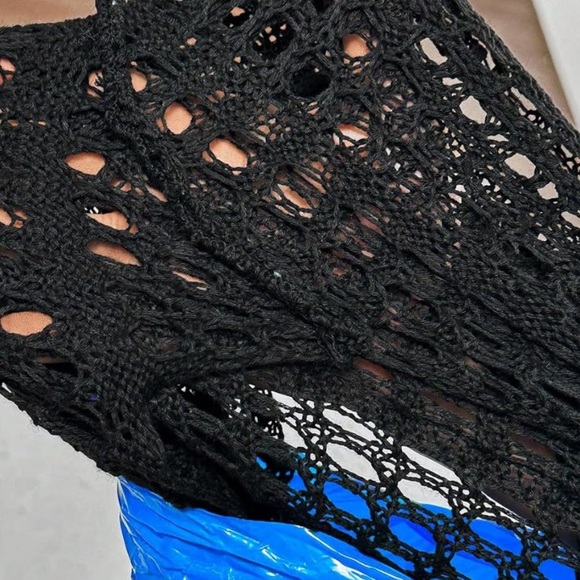 NWT Women's Scoop Neck, Long Sleeve, Crochet Knitted Top - Picture 5 of 6